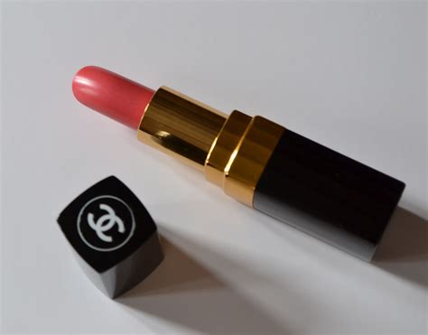 Chanel Paradis Rouge Coco Lipstick Review, Photos, Swatches